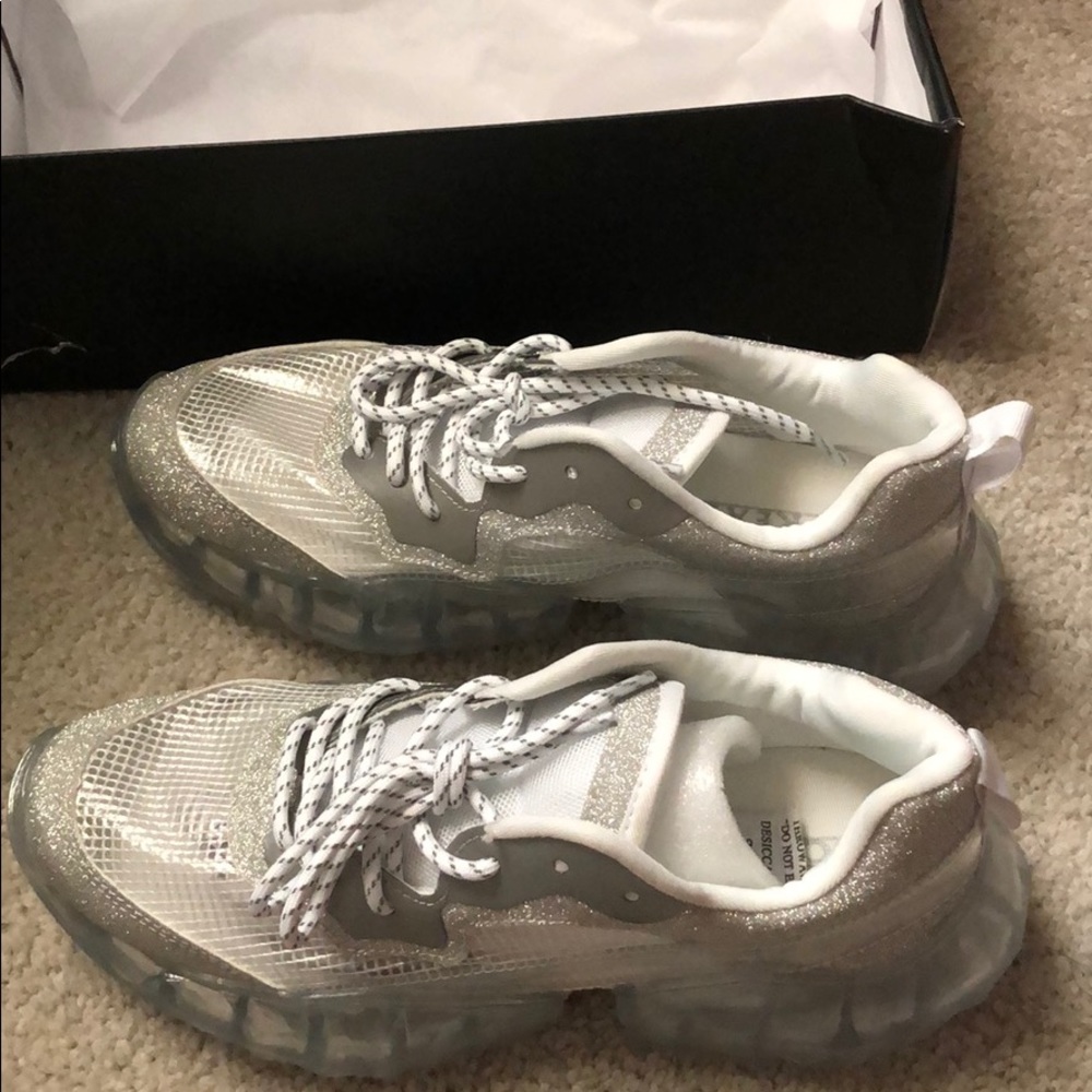So Real - Cinderella Glass Runners - Picture 5 of 5